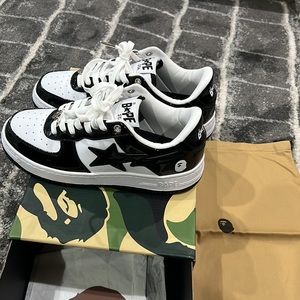 black and white Bapestas